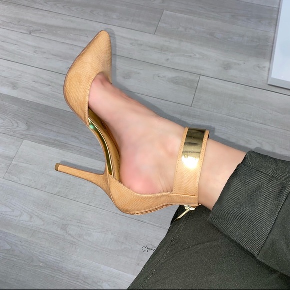 Fergie Nude Pointy Toe Heels Gold Ankle Strap